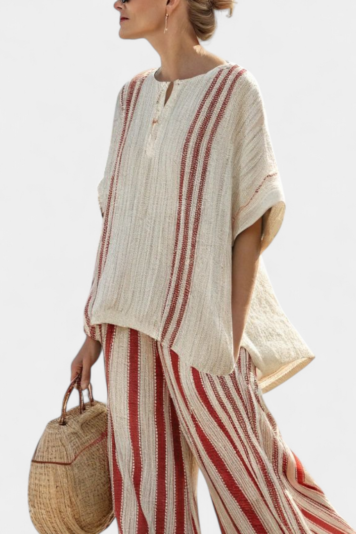 Mirella – top strutturato rosso a righe e pantaloni in lino